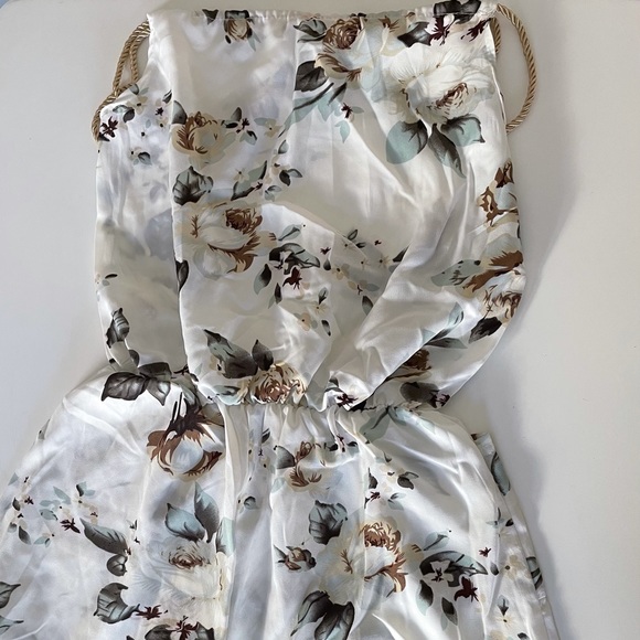 Pants - Cute flower romper with gold sleeves